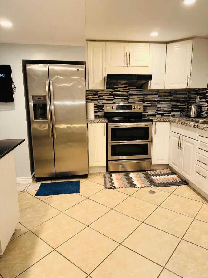 Deluxe Double Room Ii- Hazel Stays Mississauga Exterior photo